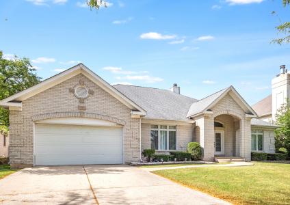 986 W Stonehedge Drive, Addison, Illinois 60101, USA