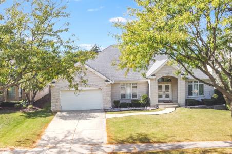 986 W Stonehedge Drive, Addison, Illinois 60101, USA