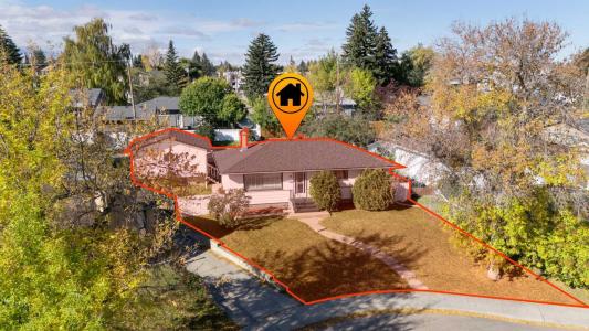 58 KINGSLAND PLACE SW, Calgary, Alberta T2V 2J9, Canada