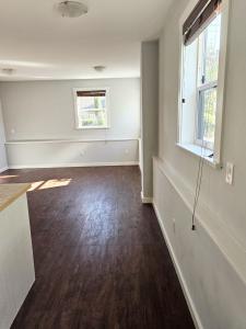 823 EDINBURGH STREET, New Westminster, British Columbia V3M 2V2, Canada