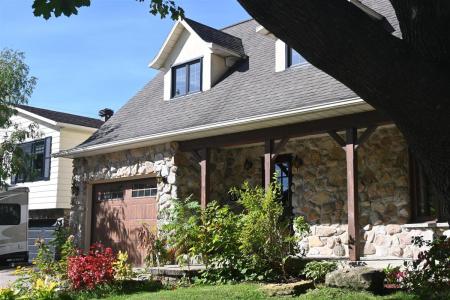 870 Rue Drouin, Laval (Sainte-Dorothée), Quebec H7X 2X4, Canada