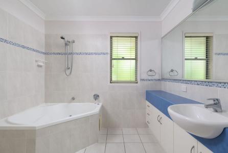 2/26 Esplanade, Tin Can Bay, QLD 4580, Australia