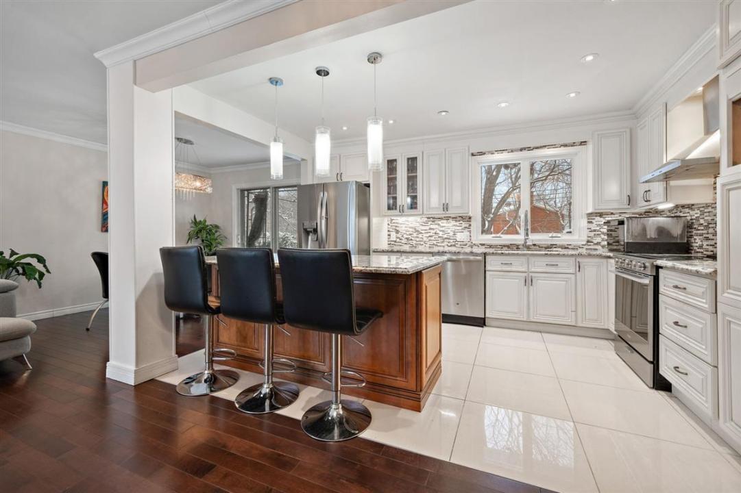 138 Rue Wilson, Dollard-Des Ormeaux, Quebec H9A 1W8, Kanada