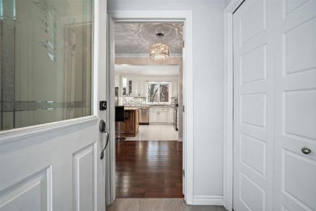 138 Rue Wilson, Dollard-Des Ormeaux, Quebec H9A 1W8, Kanada