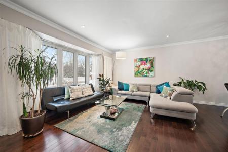 138 Rue Wilson, Dollard-Des Ormeaux, Quebec H9A 1W8, Kanada