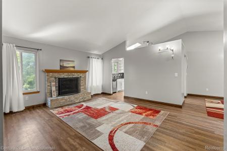 1786 Daisy Lane, Westland, Michigan 48186, USA