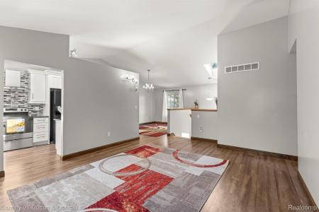 1786 Daisy Lane, Westland, Michigan 48186, USA