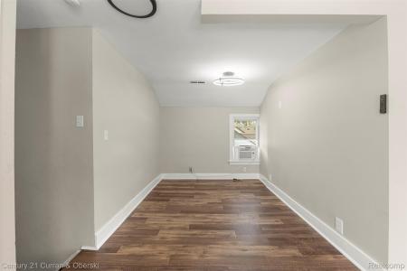 8086 Chalmers Avenue, Warren, 미시건 48089, 미국