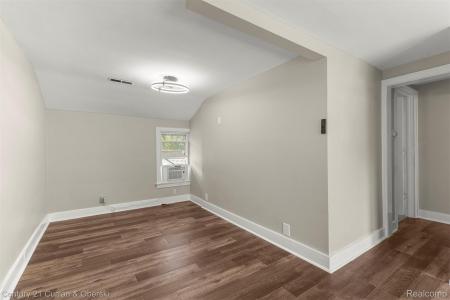 8086 Chalmers Avenue, Warren, 미시건 48089, 미국