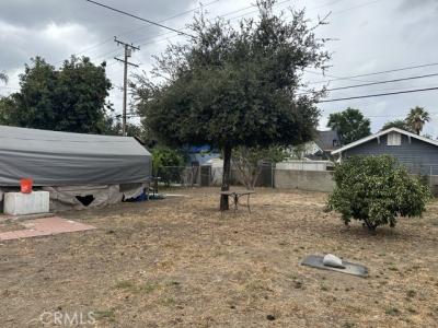 1063 N Gordon, Pomona, Kaliforniya 91768, Amerika Birleşik Devletleri