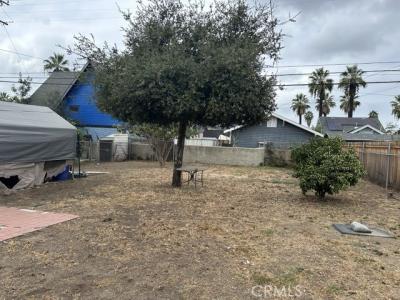 1063 N Gordon, Pomona, Kaliforniya 91768, Amerika Birleşik Devletleri