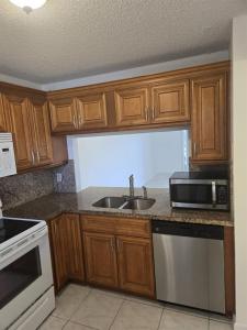 10481 NW 8th Street #102, Hollywood, 佛羅里達州 33026, 美國