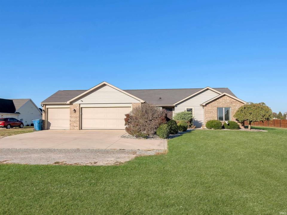 4562 County Road 35, Auburn, Indiana 46706