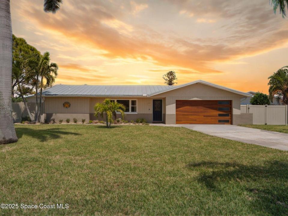 931 Fourth Street, Cocoa Beach, 佛罗里达州 32931, 美国