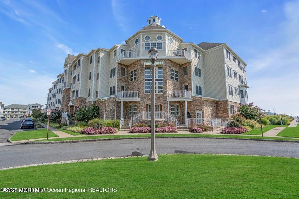 22 Cooper Avenue , 105, Long Branch, Nova Jersey 07740, Estados Unidos