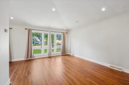 2243 S Wolf Road, Des Plaines, 伊利诺斯州 60018, 美国