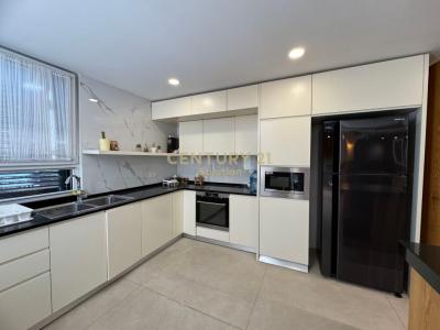 Qerret, Kavajë, Albanien