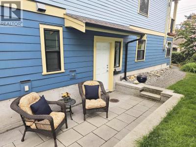 823 EDINBURGH STREET, New Westminster, British Columbia V3M 2V2, Canada