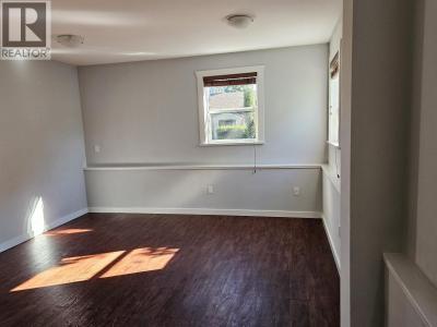 823 EDINBURGH STREET, New Westminster, British Columbia V3M 2V2, Canada