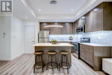 867 WILSON AVENUE, Toronto (downsview-roding-cfb), Ontario M3K 0A4, Canada