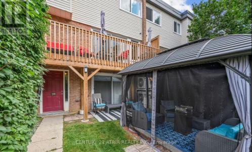 299 MILESTONE CRESCENT, Aurora (aurora Village), Ontario L4G 3M2, Canada