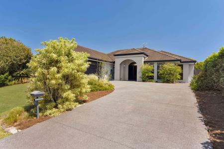 2 Silky Oak Place, Pelican Waters, QLD 4551, Australia