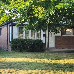 4605 W 84th Place, Chicago, Illinois 60652