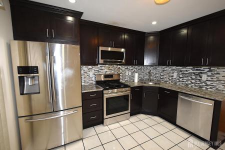 -56 Sassafras Court, North Brunswick, New Jersey 08902, USA