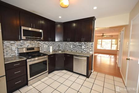 -56 Sassafras Court, North Brunswick, New Jersey 08902, USA