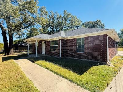 910 Van Zandt, Paris, Texas 75460, USA