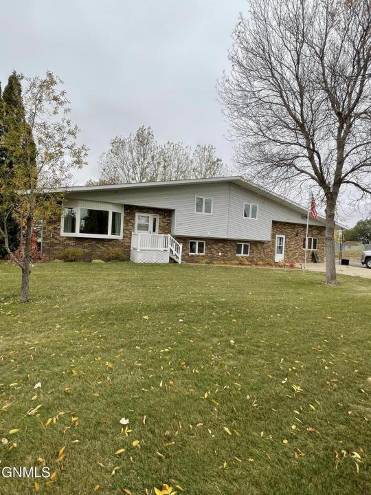 905 Antelope Drive, Hazen, Dakota Północna 58545, USA