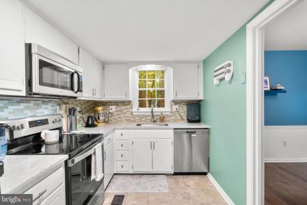 702 Hemlock Court, Herndon, Virginia 20170, USA