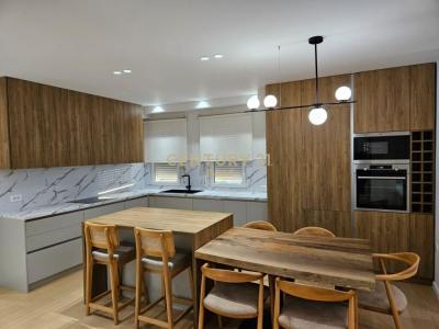 Ali Demi, Tirana, Albania