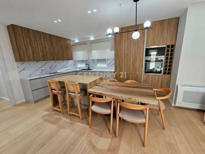 Ali Demi, Tirana, Albania