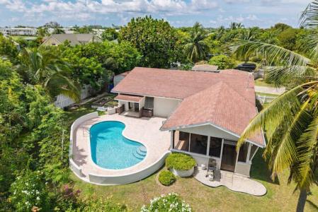 3-BEDROOM FAMILY HOME ON AN EXPANSIVE 0.3411 ACRE LOT IN WEST BAY, 20, West Bay, Grand Cayman, Cayman Islands