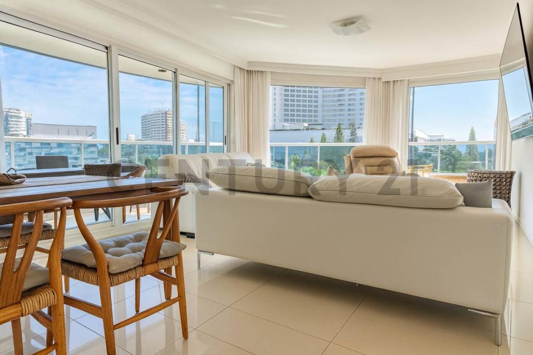 Av. Francisco Salazar 1, Punta Del Este, Maldonado 20100, Uruguai