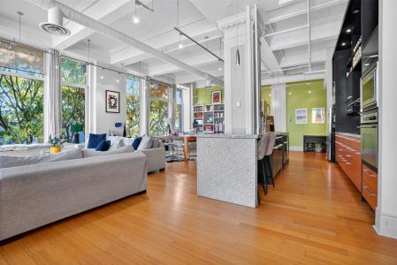 285 Place D'Youville, Montréal (Ville-Marie), Quebec H2Y 2A4, Canada