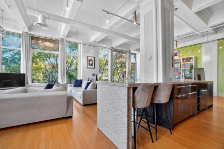 285 Place D'Youville, Montréal (Ville-Marie), Quebec H2Y 2A4, Canada