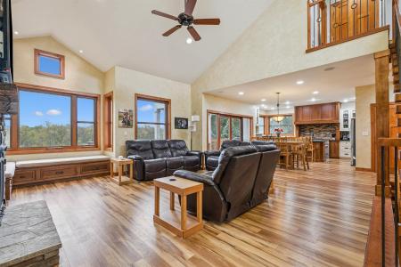 2425 Bishop Avenue, Waverly, 愛荷華州 50677, 美國