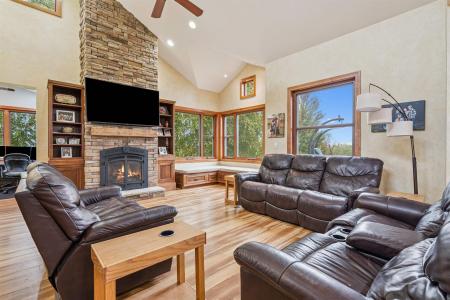 2425 Bishop Avenue, Waverly, 愛荷華州 50677, 美國