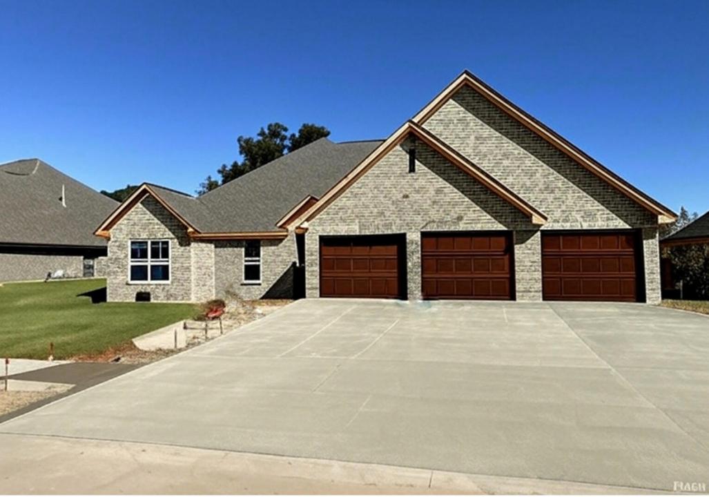 304 Magnolia Dr., Muscle Shoals, Alabama 35661