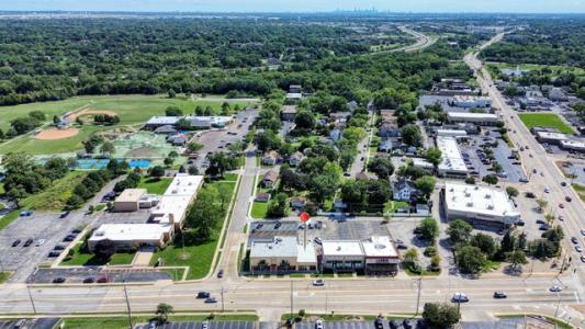 329-31 N Addison Rd, Addison, Illinois 60101, USA