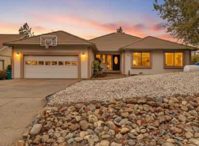 18098 Lake Forest Drive, Penn Valley, California 95946, USA