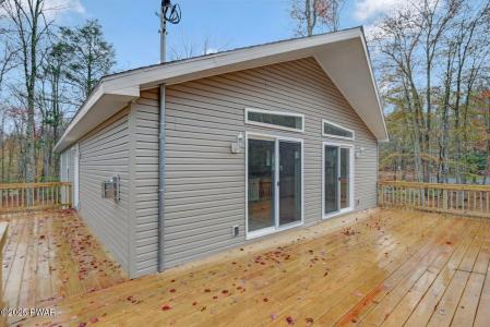 1081 Lakeland Drive, Lake Ariel, Pennsylvania 18436