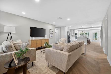 3927 HELENA STREET NE, St Petersburg, 佛罗里达州 33703, 美国