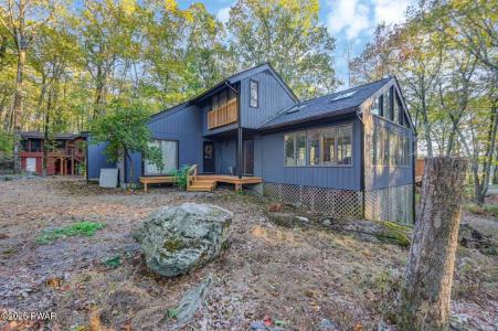 111 Fairway Drive, Lords Valley, Pennsylvania 18428, USA