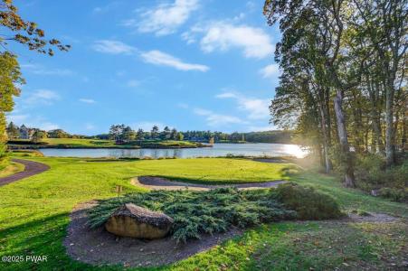 111 Fairway Drive, Lords Valley, Pennsylvania 18428, USA