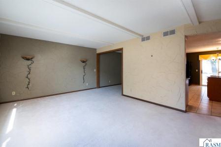 1810 Mary Lane, North Mankato, Minnesota 56003, USA