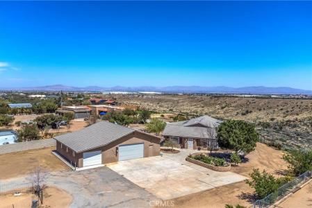 7045 Oak Hill Road, Oak Hills, Californie 92344, États-Unis