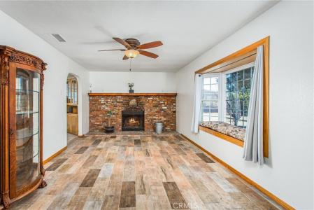 7045 Oak Hill Road, Oak Hills, Californie 92344, États-Unis